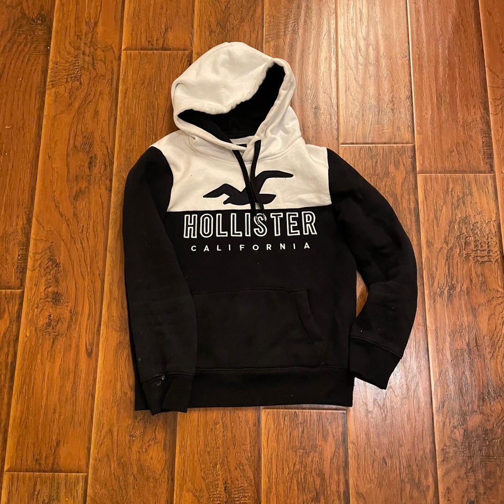 Hollister black and white sweater